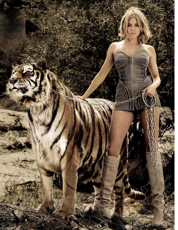 Девушка и тигр фото